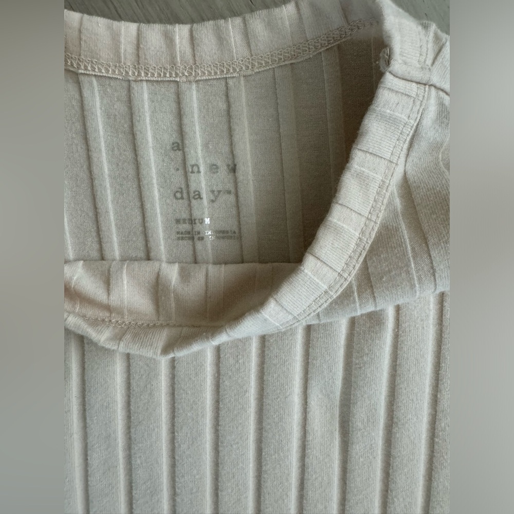 Women’s Ribbed Top - Picture 2 of 3